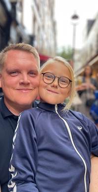 En vuxen och ett barn